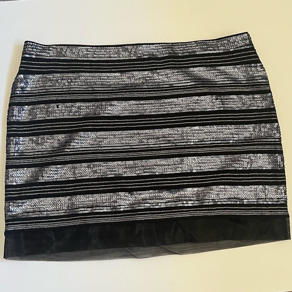 EUC Express Women’s Black & Silver Sequined Mini Skirt  W/ Side Zip SZ 12🖤
